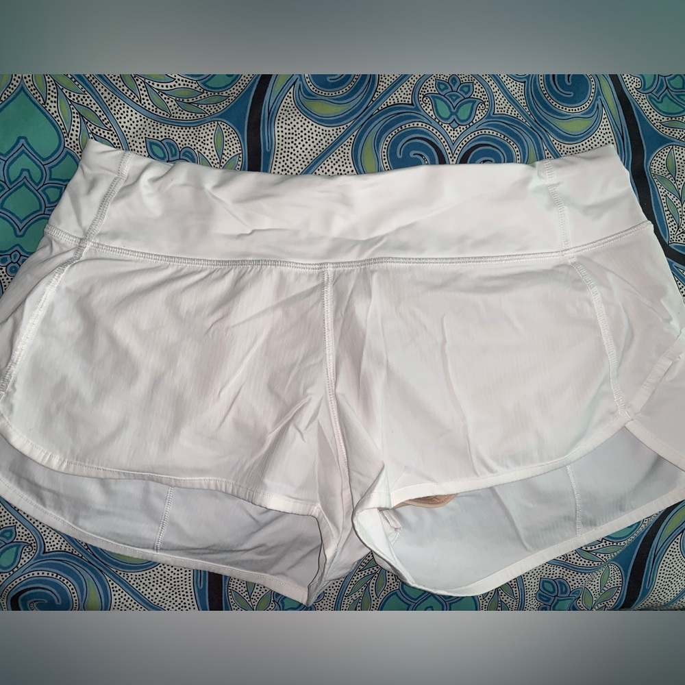 Lululemon Athletica Speed Up mid rise shorts 2.5 inch